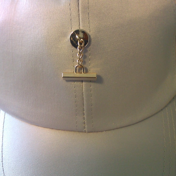 BNWT LADIES/ GIRLS GRAY SATINY HAT W/ GOLD HARDWARE ( FLAW, MISSING A BALL) - Picture 2 of 8